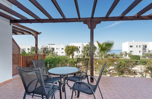 Kucukerenkoy House | Joya Cyprus Songbird Garden Apartment