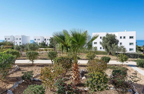 Kucukerenkoy House | Joya Cyprus Songbird Garden Apartment