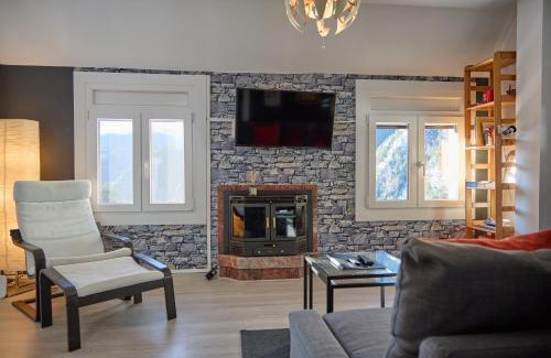 Mas de Ribafeta Apartment | Joya en la Montaña con Vistas Increíbles I AndBnB