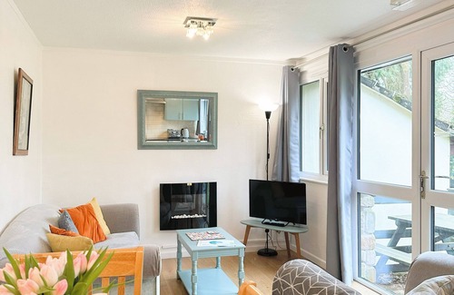 Lelant Ski Chalet | Joyful Cottage, holiday park retreat