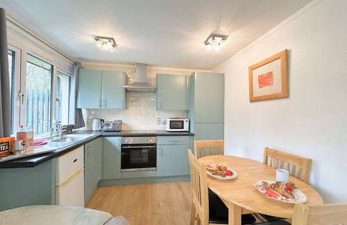 Lelant Ski Chalet | Joyful Cottage, holiday park retreat