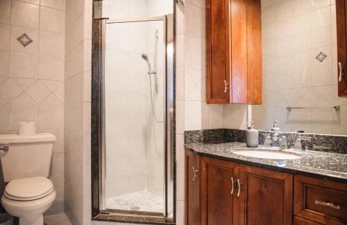 Ottawa Division House | JstLikeHome - Luxury Mansion & Guesthouse