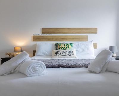 Belfast Central District Apartment | Jucuzzi bath. Japanese toilet. Belfast City Centre.
