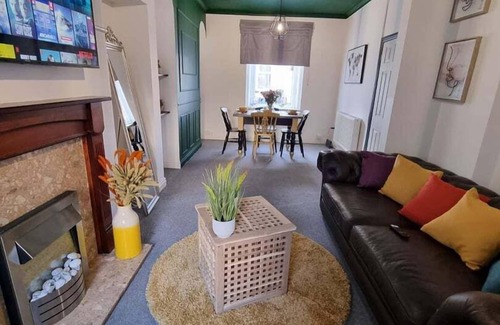 Newport House | Junctions Way by Tŷ SA -3 bed in Newport