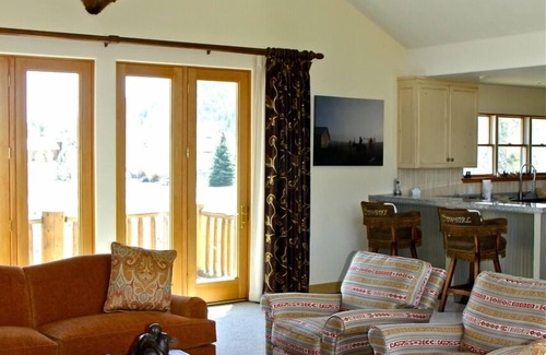 Ketchum House | JUNE DEAL! Ideally located minutes from Ketchum, and Bald Mountain.