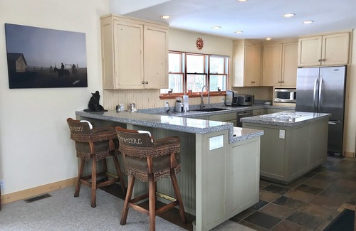 Ketchum House | JUNE DEAL! Ideally located minutes from Ketchum, and Bald Mountain.