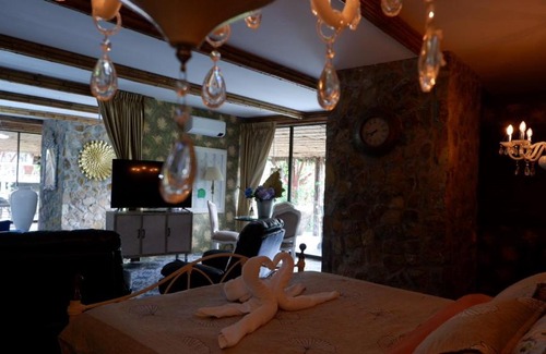 Sattahip House | Jungle Moon Homestay จังเกิ้ลมูน โฮมสเตย์ บางเสร่