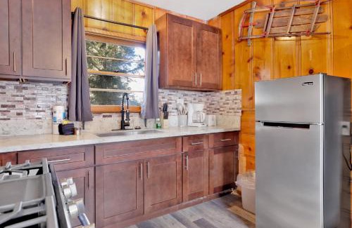 Big Bear Lake House | Juniper Lakeside Couples Resort Cabin by Big Bear Vacations