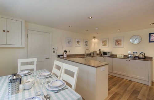 Noss Mayo Cottage | JUNKET COTTAGE, pet friendly, luxury holiday cottage in Noss Mayo