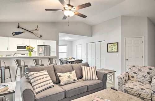 North Palm Beach Heights House | Jupiter Home w/Patio & Grill ~ 6 Mi to Beach!