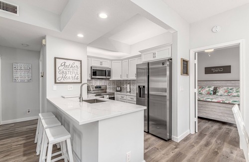 Bella Vista Condo | JupRent's - Coastal Paradise - 2Bed/2Bath - Close to All - Beach, Golf, Fishing