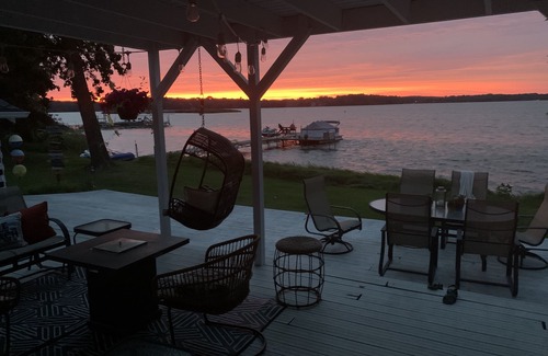 Independence Cabin | Just 6 Steps From Lake Independence! Great lake get-away near Minneapolis.
