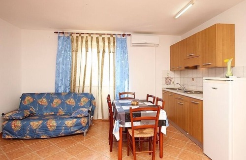 Liznjan Apartment | Just 700 meters to beach with WiFi and BBQ