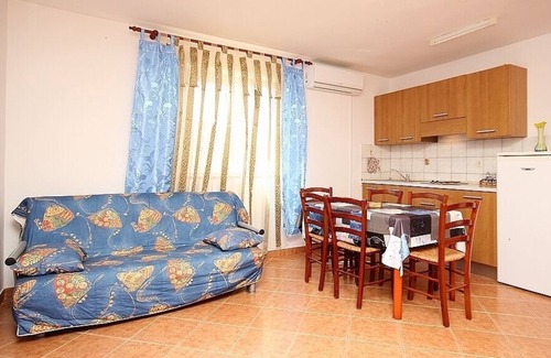 Liznjan Apartment | Just 700 meters to beach with WiFi and BBQ