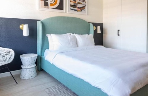 Piedmont Avenue House | Just a brief walk to Kaiser Permanente Oakland Medical Center!