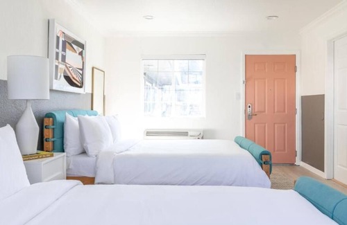 Piedmont Avenue House | Just a brief walk to Kaiser Permanente Oakland Medical Center!