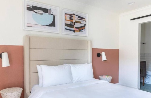 Piedmont Avenue House | Just a brief walk to Kaiser Permanente Oakland Medical Center!