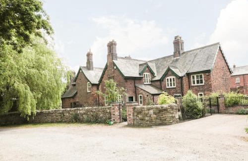Alfreton House | Just A Cottage, Newlands Farm