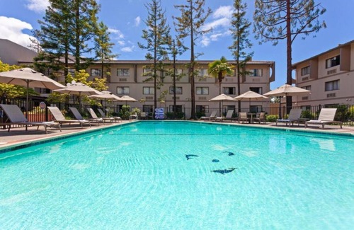 Union City House | Just a short drive to Silicon Valley and Oakland International Airport !