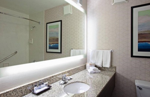 Union City House | Just a short drive to Silicon Valley and Oakland International Airport !