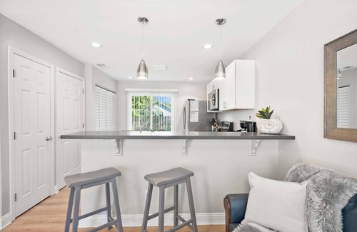 St. Augustine Cottage | Just North of Downtown, Fenced Yard, BBQ, Patio