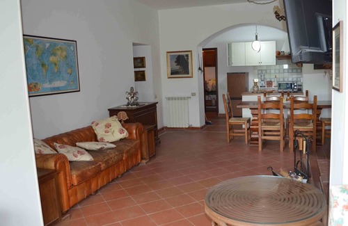 Poggio San Lorenzo House | Just outside Rome. Apartment in a villa, with swimming pool.