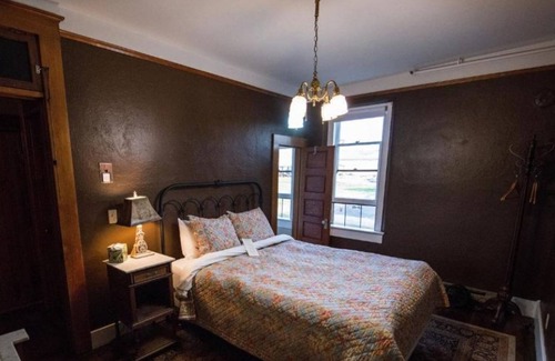 Dufur House | Just What You Were Looking For! Free Parking, Near Wet Planet Whitewater!