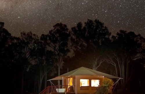 Kangaroo Gully Ski Chalet | Kaarta - Where Sunsets Ignite the Soul. Named for its hilltop majesty (Noongar for "scarp"), unveils a panorama that steals your breath.