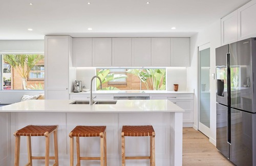 Coolangatta House | Kaiyar Villa - Luxury Beachside House in the Heart of Kirra - Linen Provided - Min. 4 Nights!