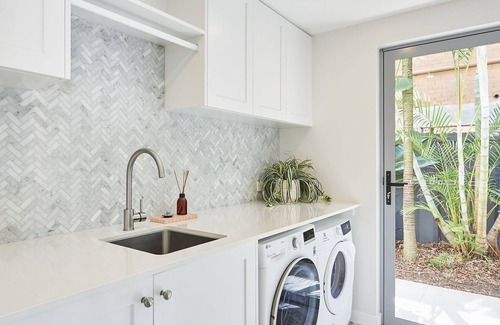 Coolangatta House | Kaiyar Villa - Luxury Beachside House in the Heart of Kirra - Linen Provided - Min. 4 Nights!