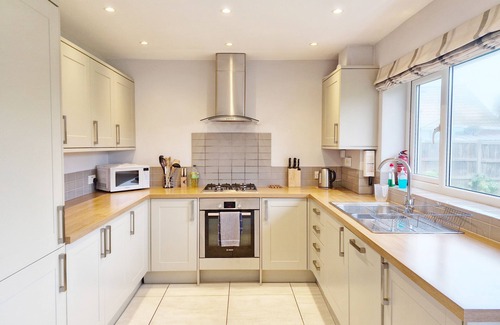 Wittering Cottage | Kalami, Bracklesham Bay - a bungalow that sleeps 7 guests in 3 bedrooms
