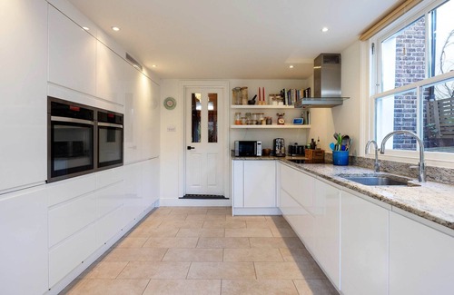 Stroud Green House | Kaleidoscope Skies, by Veeve