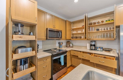 Makaha Valley House | Kalo Homes ~ Tropical Makaha Sanctuary