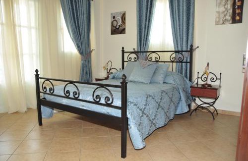 Kamari Bed & Breakfast | Kalya Suites
