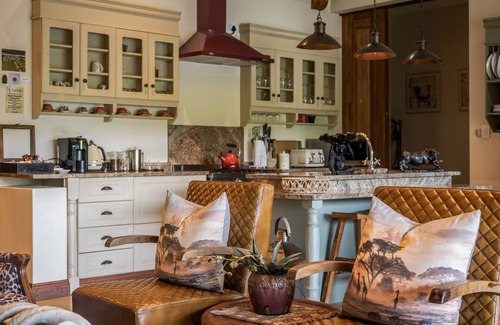 Malelane Cabin | Kambaku River Lodge