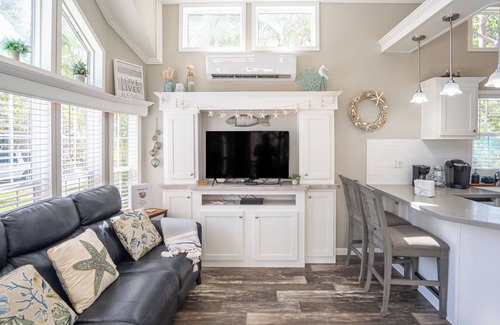 Key Largo Cottage | Kampground Paradise w/Kayaks, Heated Pool & Marina