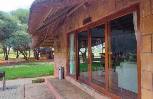 Letsemeng Cabin | Kandirri Game Lodge
