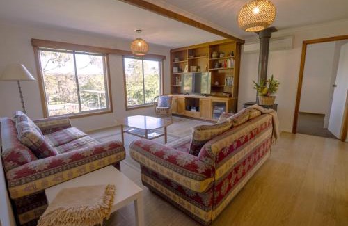 Kalaru House | Kangarutha Cottage - Escape to Nature just minutes to Tathra