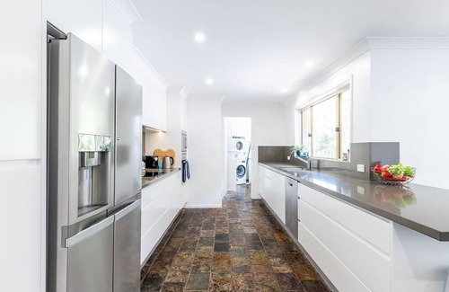 Salamander Bay House | Kanimbla House 15 Kanimbla Dr - air con, WiFi and pet friendly