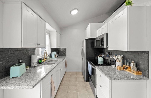 Shawnee House | Kansas Escape with Movie Room, Hot Tub, Mini Golf, Pickleball, Game Room & more!