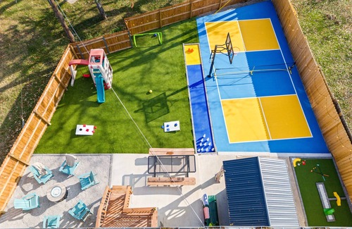 Shawnee House | Kansas Escape with Movie Room, Hot Tub, Mini Golf, Pickleball, Game Room & more!