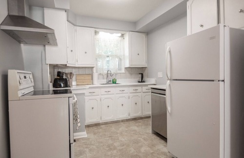 Barrie House | KAR-26 Agnes st (3B)