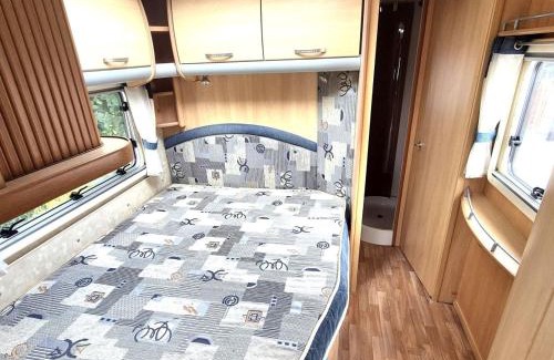 Zamrsky Other | Karavan na samotě u lesa