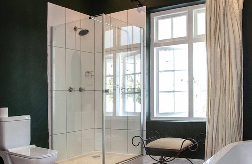 Barrydale Hotel | Karoo Art Hotel