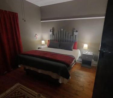 Oudtshoorn Villa | Karoo Refresh Cheerful 2 Bedroom House