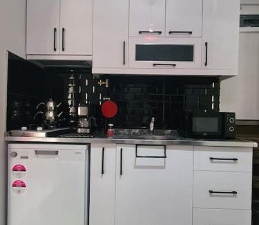 Eski Lara Apartment | KARPUZKALDlRAN KARŞlSl MÜSTAKiL GİRiŞLİ BAHÇELi