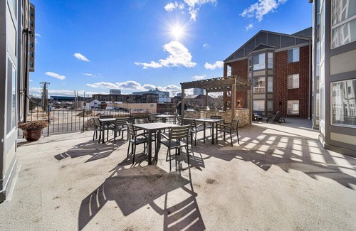 Northeast South Bend Apartment | Kasa | Bright 2BD, Near Norte Dame | South Bend