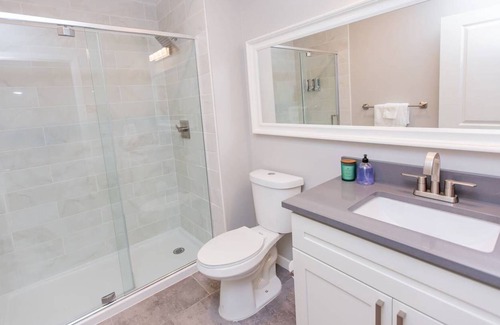 DeBaliviere Place Apartment | Kasa | Family Friendly 2BD + Near Zoo | Forest Park