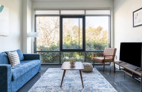 Del Ray Apartment | Kasa | Modern 2 BD + Free Parking | Alexandria