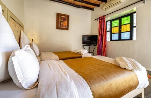 Ait Zat Bed & Breakfast | Kasbah Lilas sleeps 46